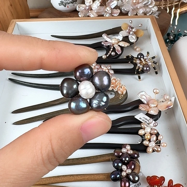 胸饰未镶嵌淡水珍珠