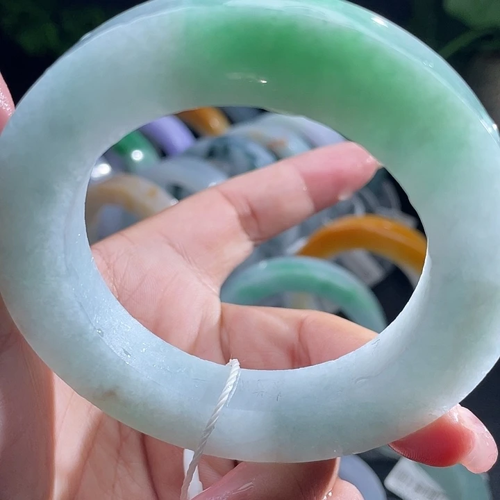 定制翡翠未镶嵌翡翠手镯