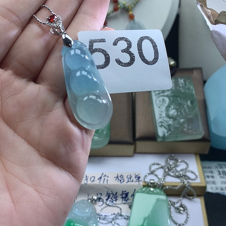 吊坠(赠链)未镶嵌翡翠
