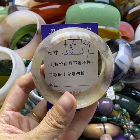 石英质玉手镯未镶嵌