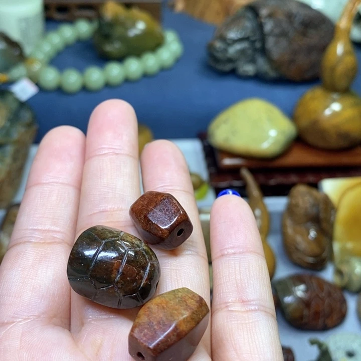 岫岩河磨玉（透闪石质玉）不退换未镶嵌乖*女