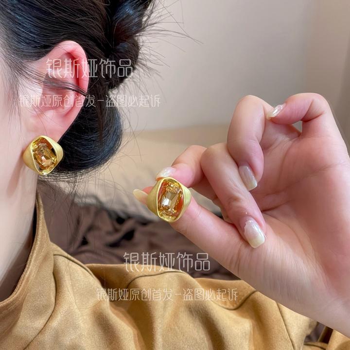 【银斯娅饰品】QR1659金色拉丝曲面包裹耳钉小众温柔