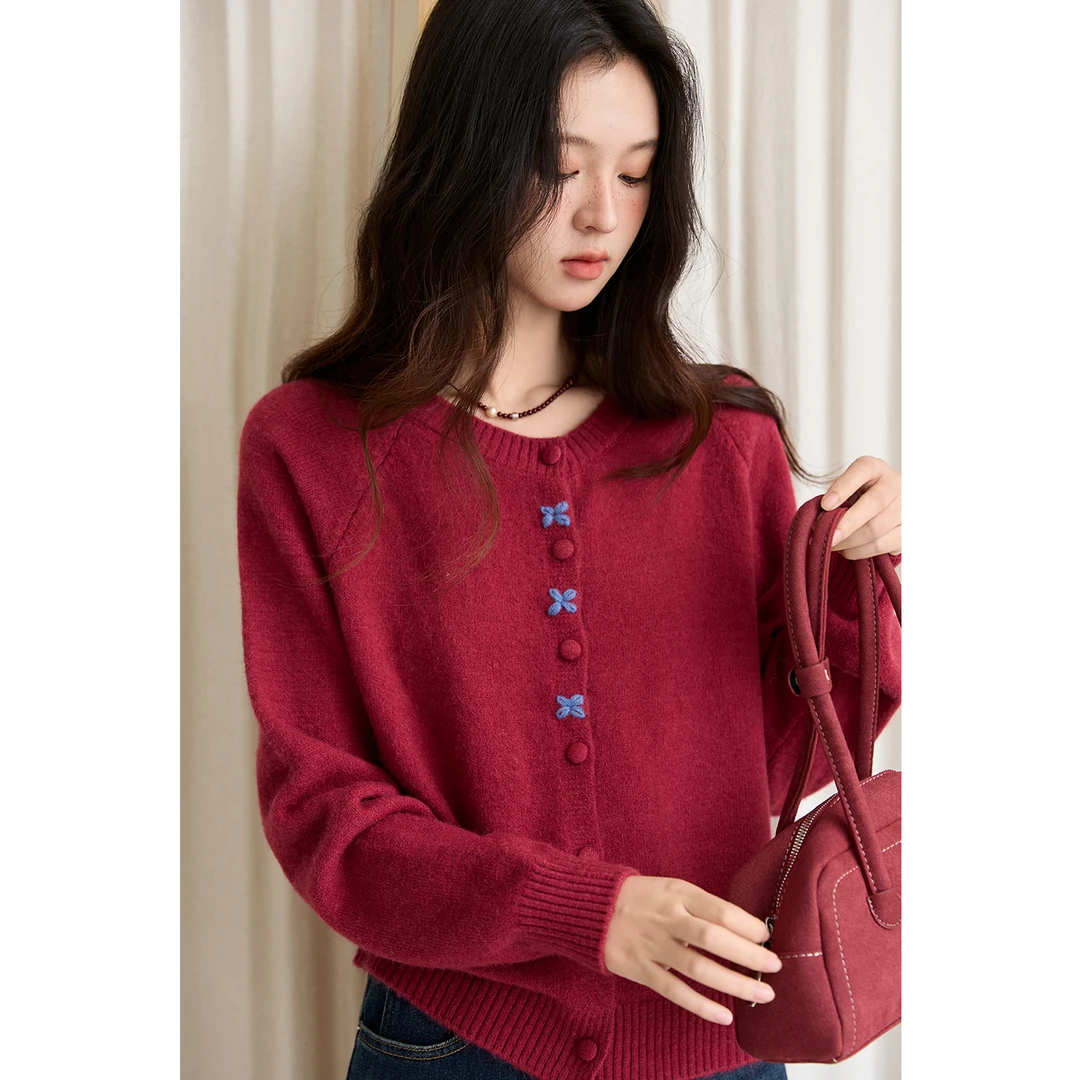 【金拐子专享】谜秀树莓红针织衫刺绣纱线复古打底衫MXE47Z2621