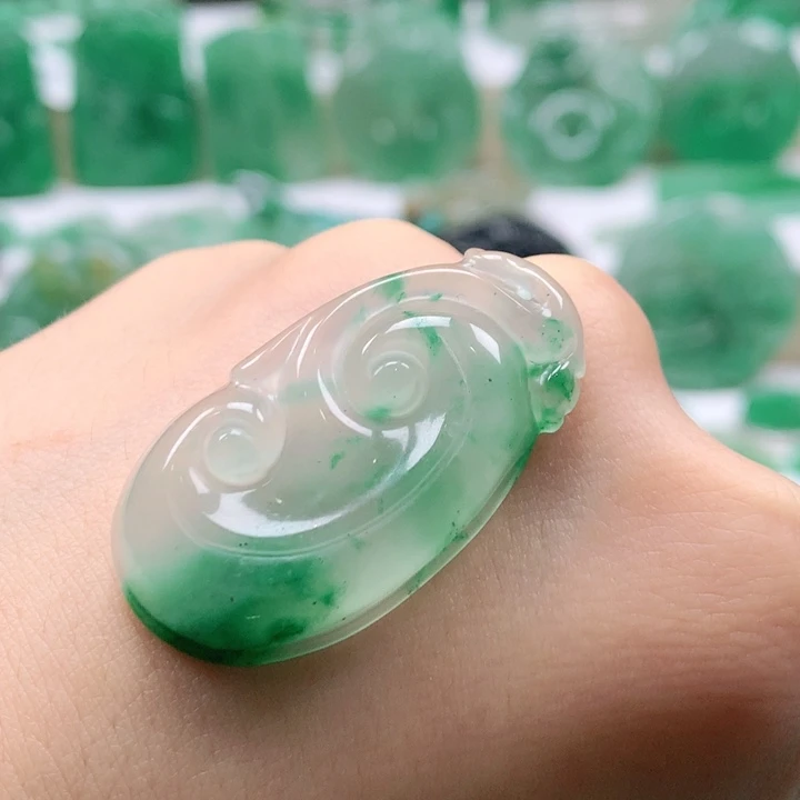 石英质玉未镶嵌颈饰大*艳天然非洲翠小包容