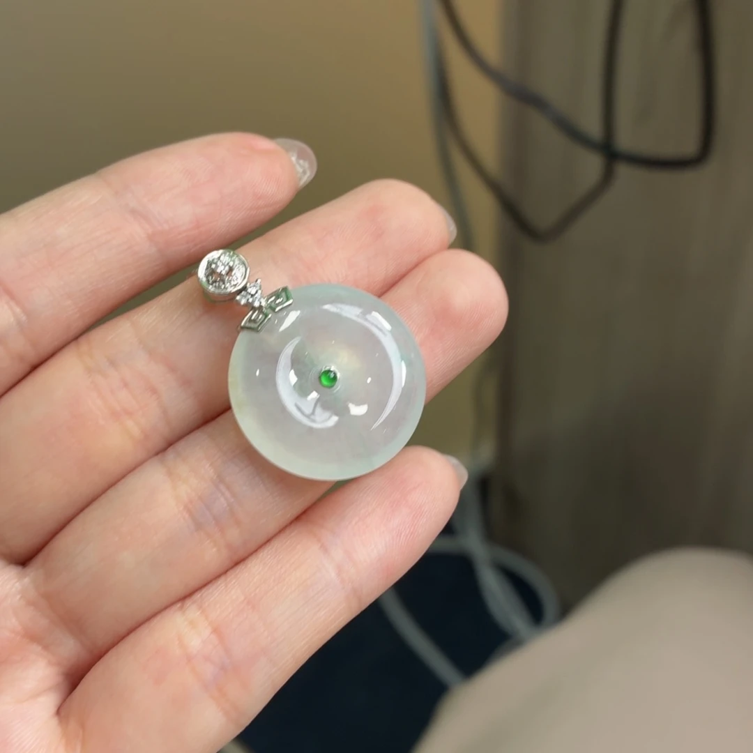 翡翠18K金镶嵌颈饰