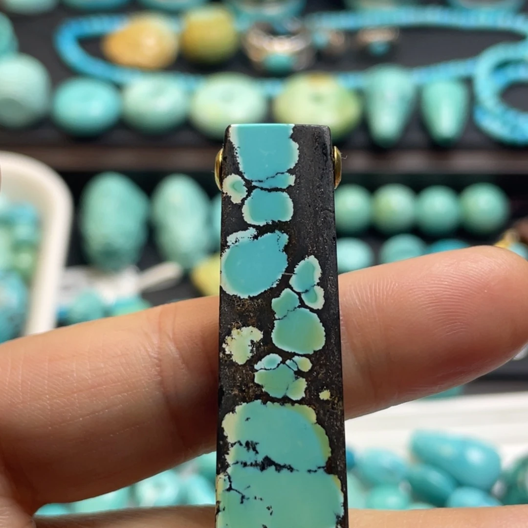 重***生绿松石未镶嵌颈饰