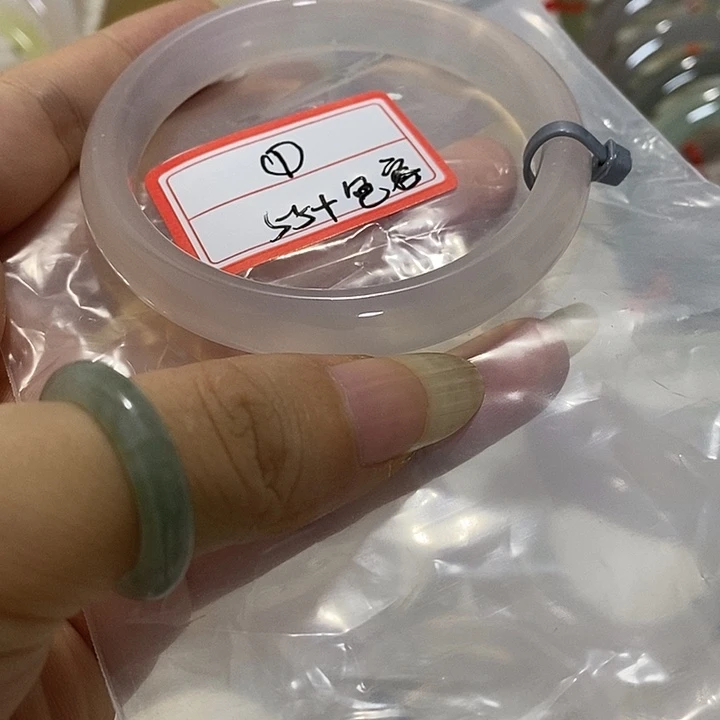 手镯玛瑙/玉髓未镶嵌