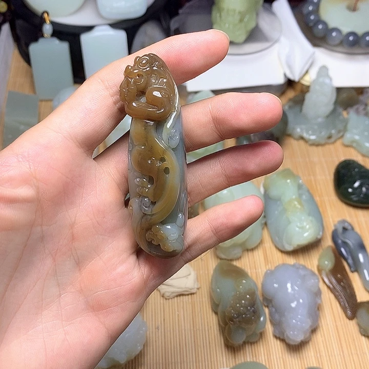 大***人和田玉未镶嵌把件