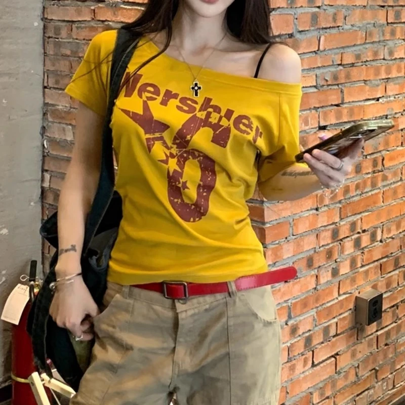 美式复古斜肩印花短袖T恤女夏季设计感辣妹修身显瘦露肩宽松上衣