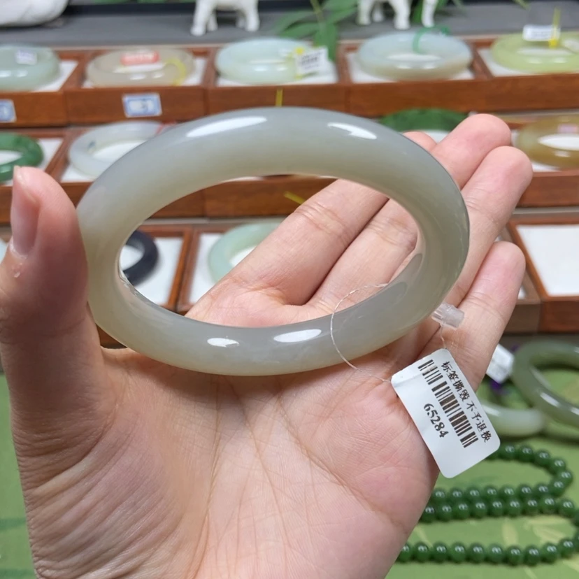 【闪购商品】和田玉手镯未镶嵌18。  58.8