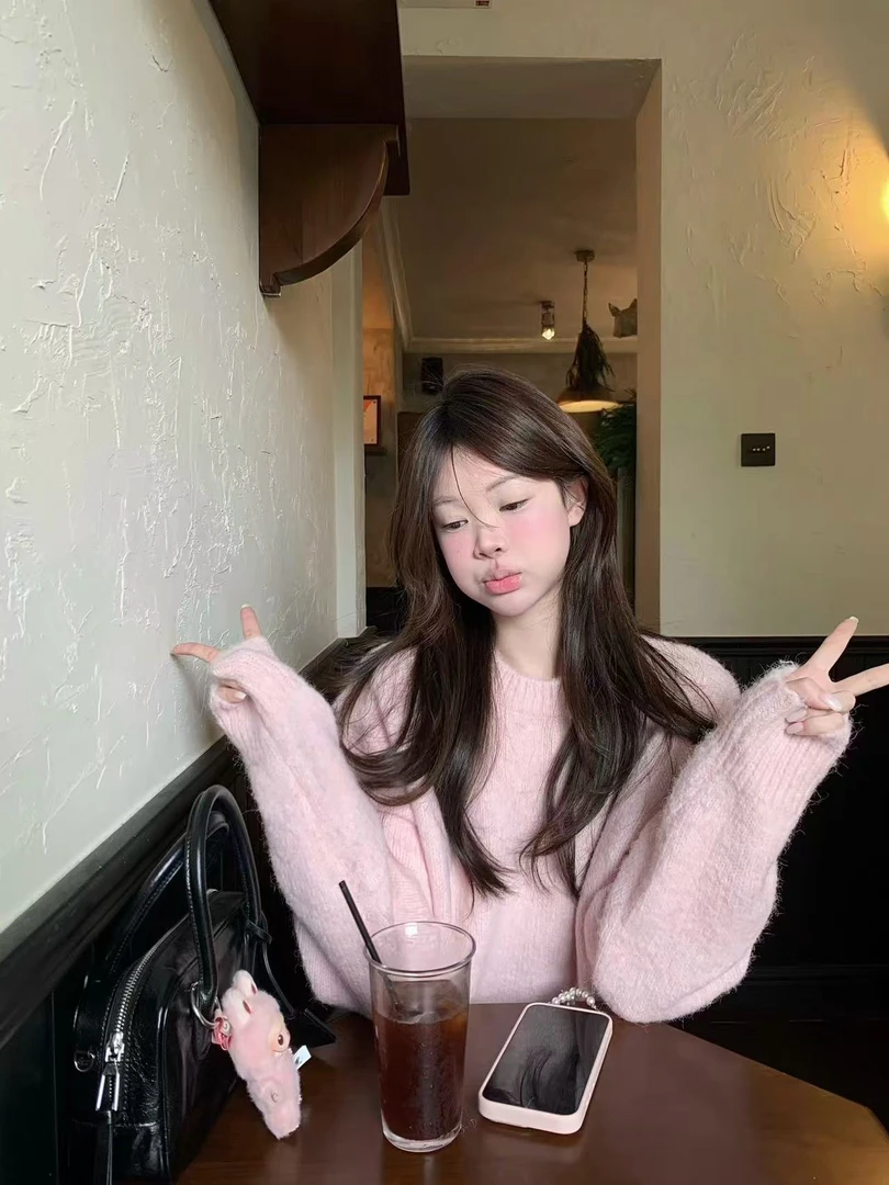 2026秋冬新款韩系时尚减龄粉色慵懒感减龄针织衫灰色短裤两件套装