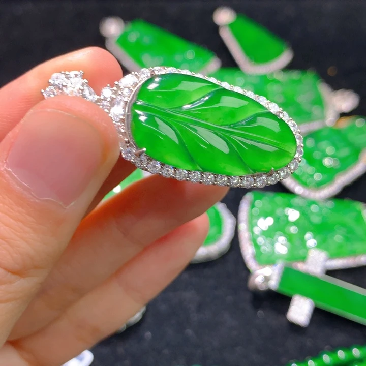 翡翠颈饰银S925镶嵌一个