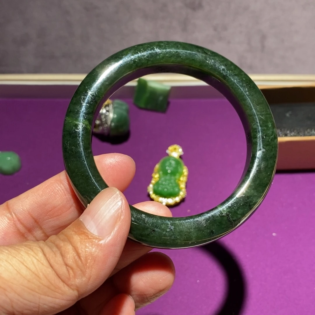 和田玉（碧玉）未镶嵌手镯