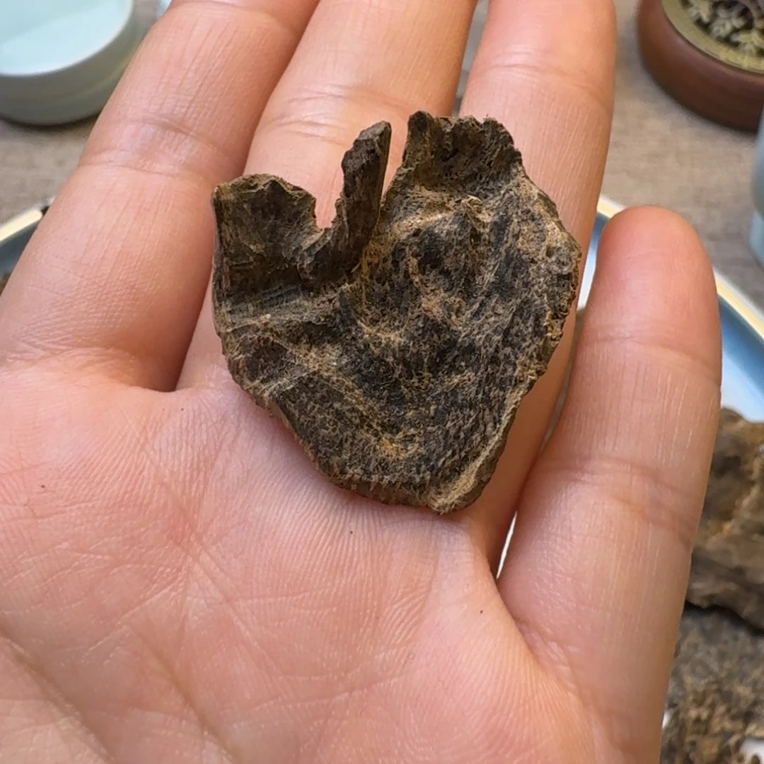 树脂制品远*香港灌油铁顶一块