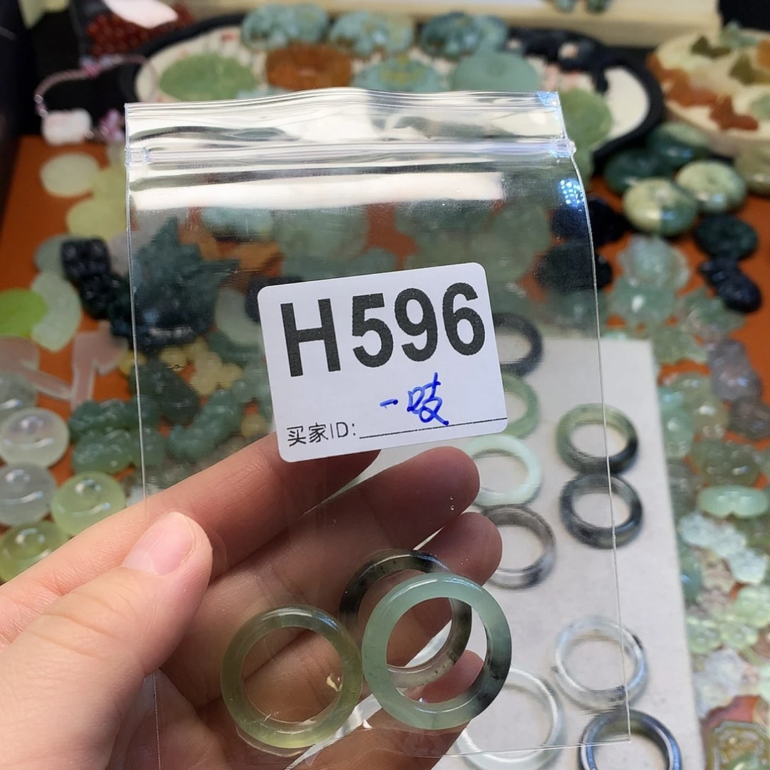 一****蛇纹石玉未镶嵌颈饰