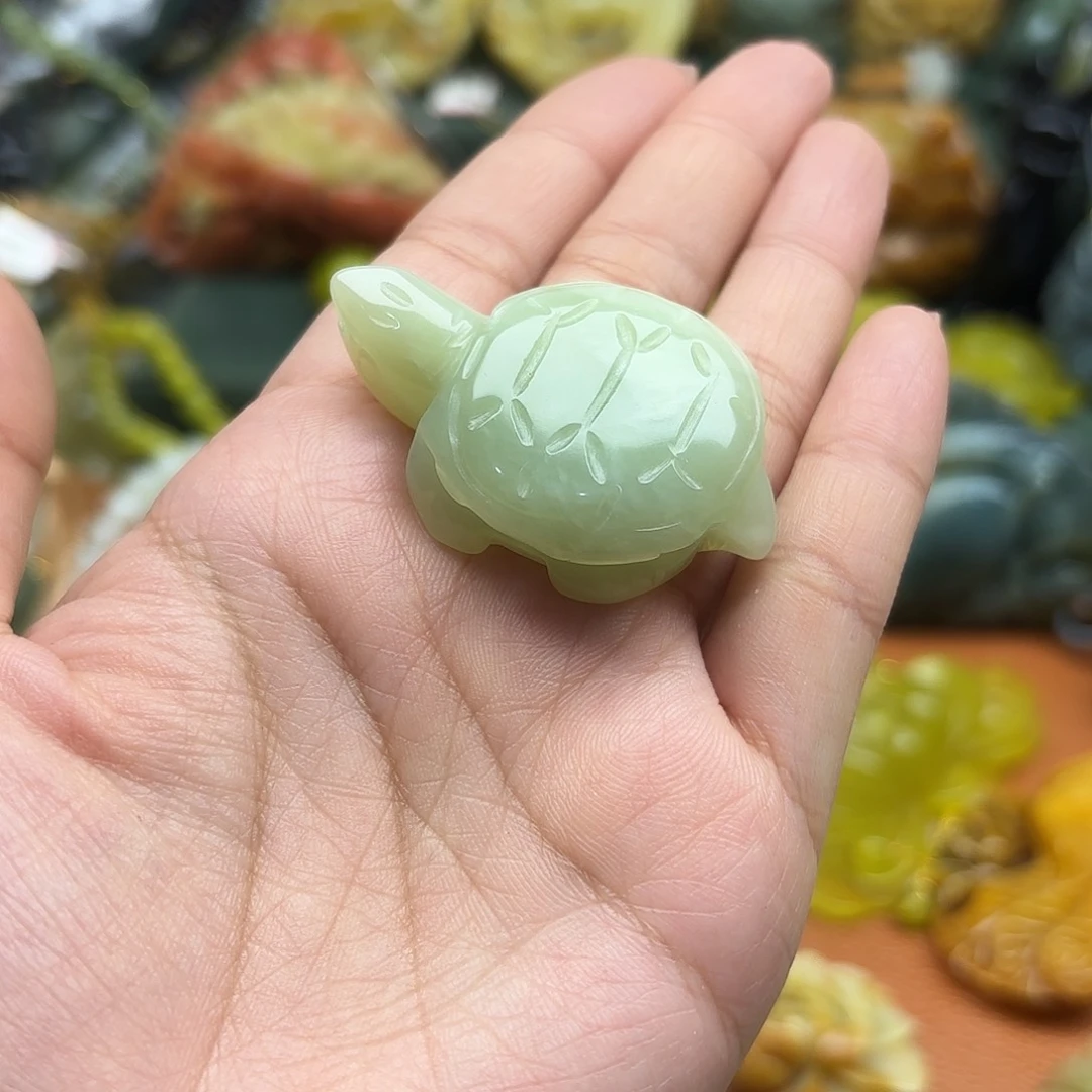 蛇纹石玉未镶嵌吊坠