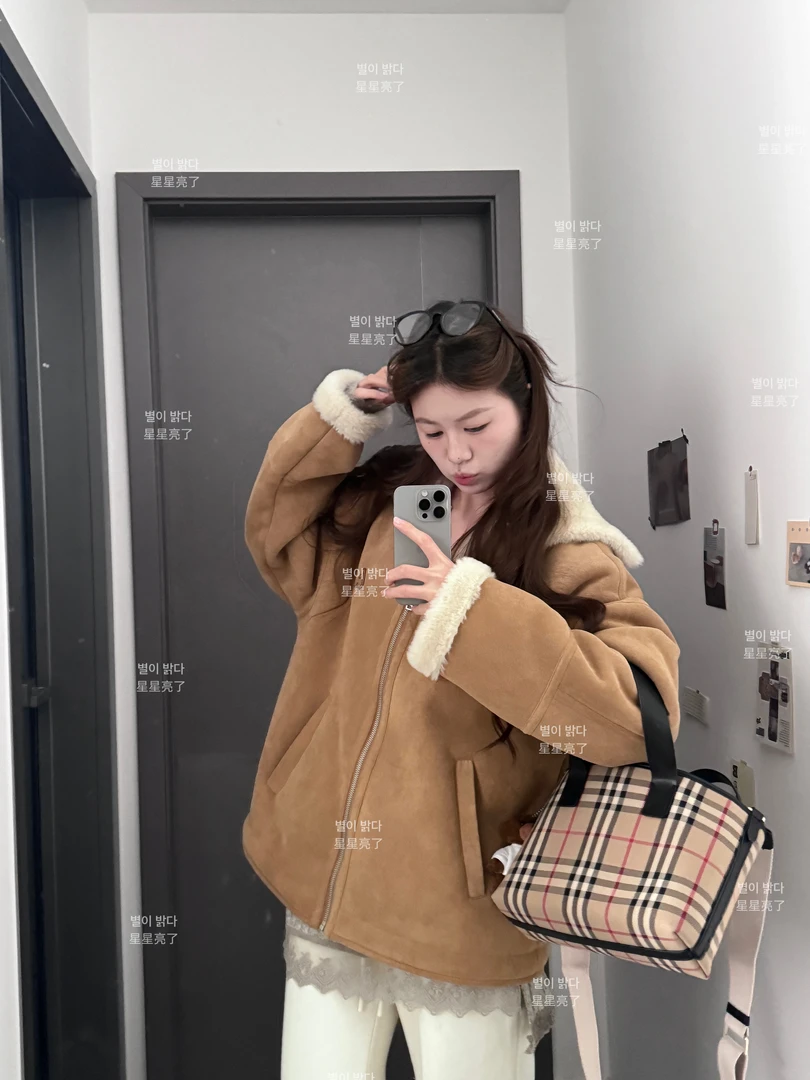 冬季保暖加厚皮毛一体外套女毛绒海军领设计刺绣笑脸上衣