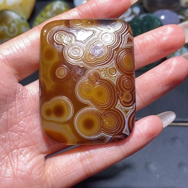 【闪购商品】未镶嵌玛瑙/玉髓珠宝奇石随*飘