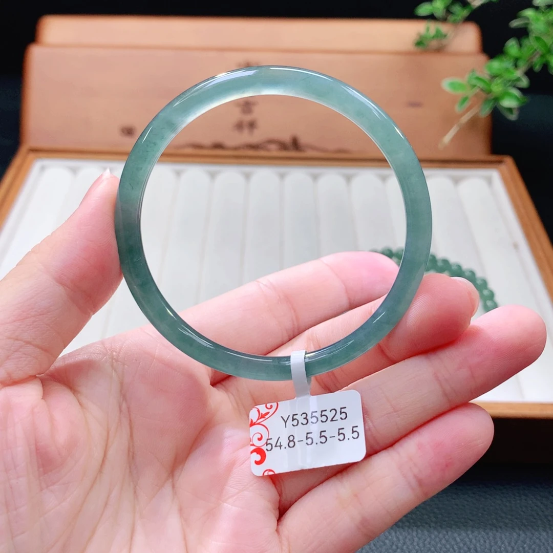 翡翠手镯（圆镯）未镶嵌