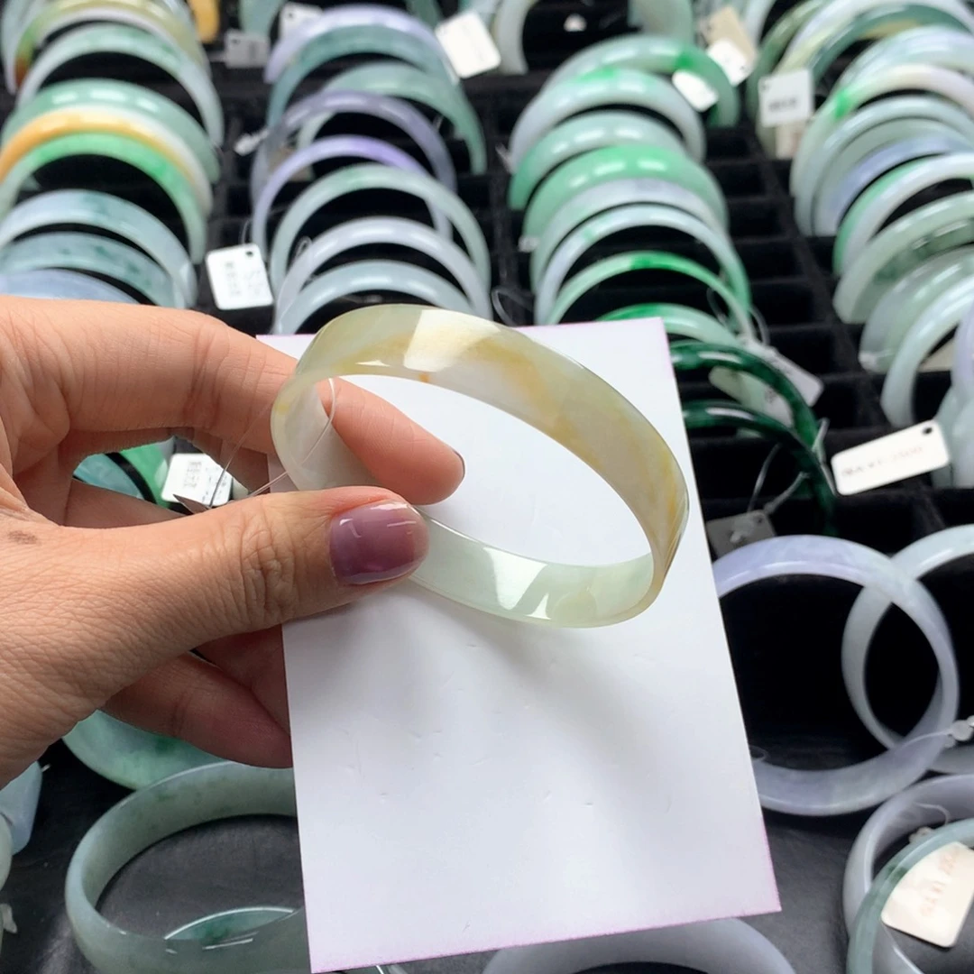 翡翠手镯未镶嵌公主