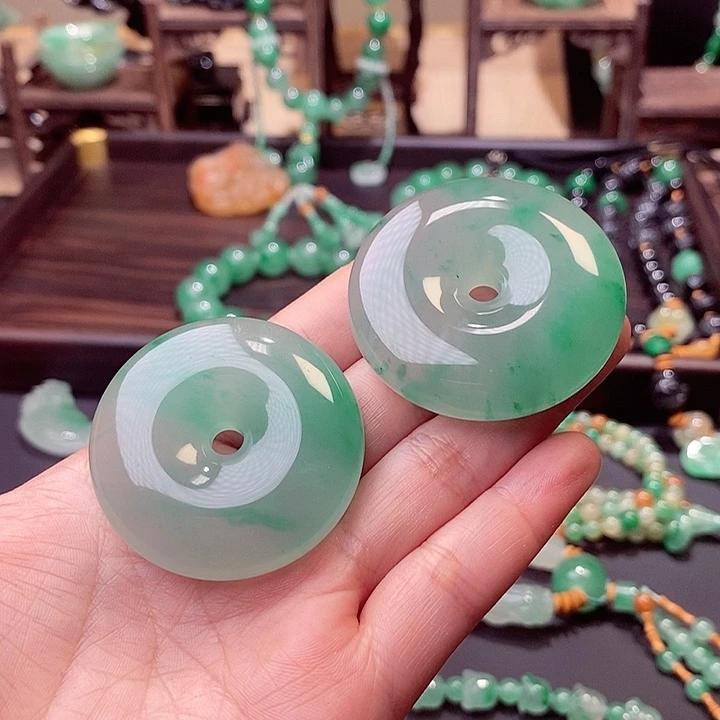 释***a石英质玉未镶嵌挂件