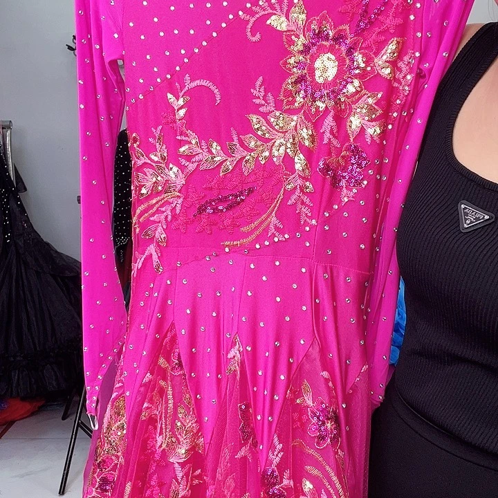 交谊舞的舞蹈动作也