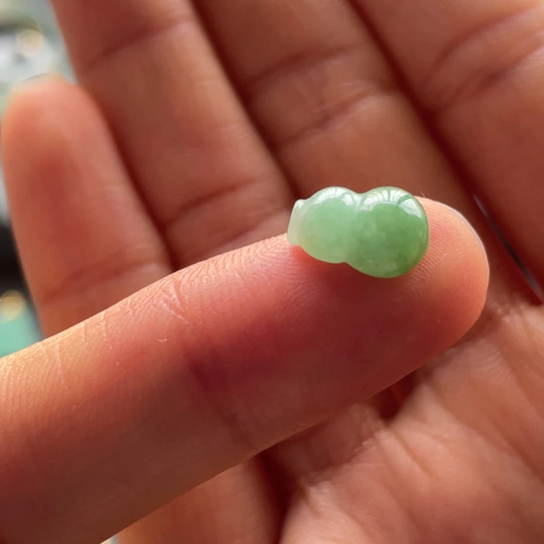 翡翠颈饰未镶嵌不退换