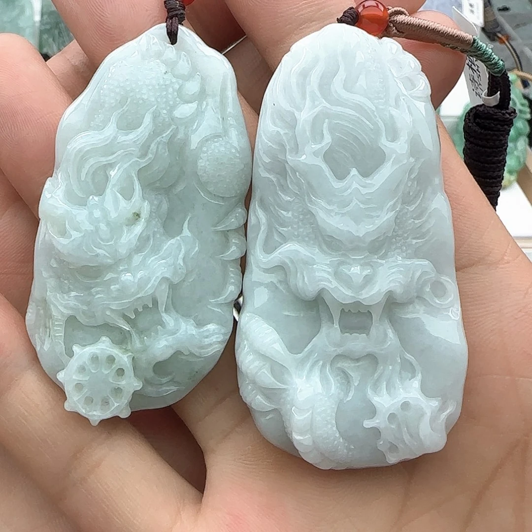 翡翠颈饰未镶嵌月**泉翡翠