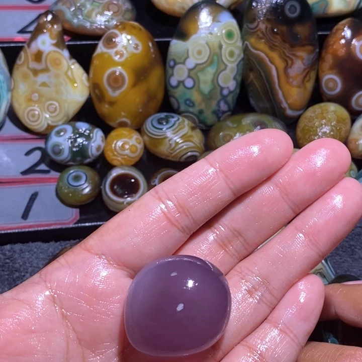 鲁***号玛瑙/玉髓未镶嵌发饰