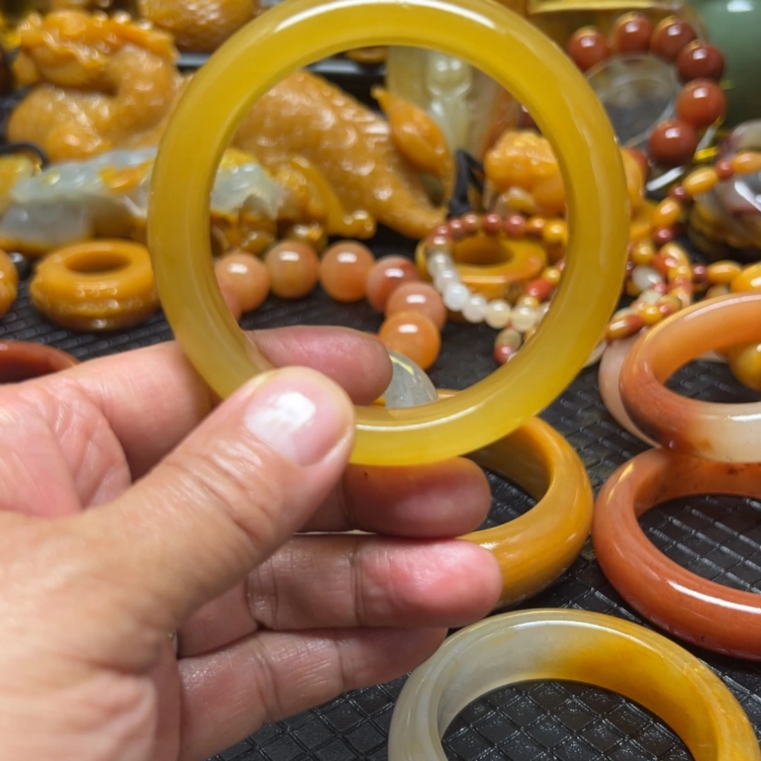 石英质玉未镶嵌颈饰