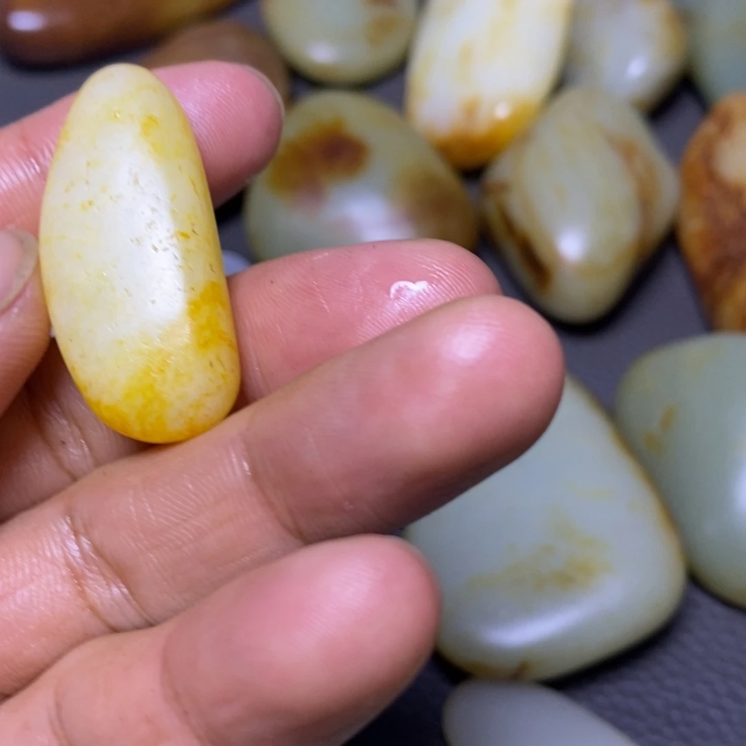 未镶嵌和田玉（糖玉）挂件