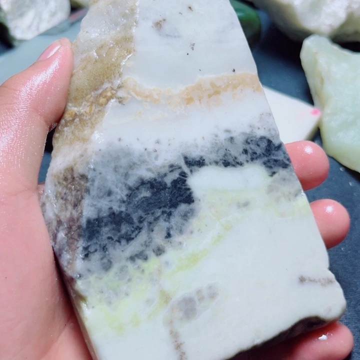 和田玉（糖玉）未镶嵌珠宝奇石