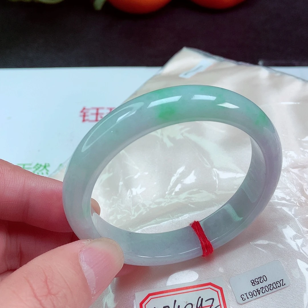 翡翠手镯（圆镯）未镶嵌圈口58