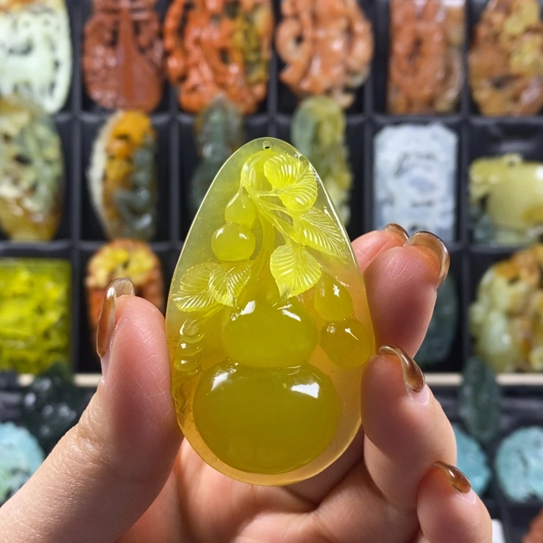 蛇纹石玉颈饰合金