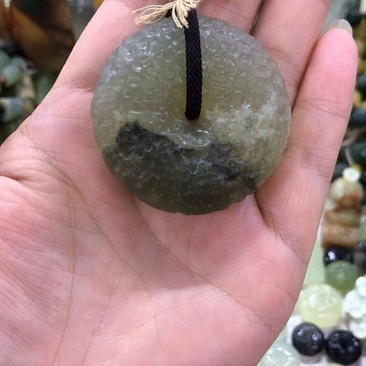 未镶嵌蛇纹石玉吊坠