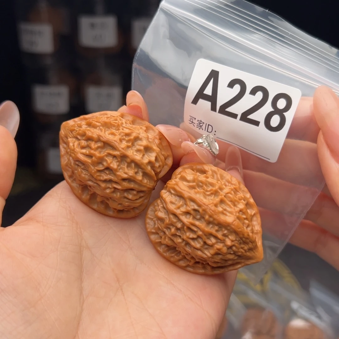 快***乐吊坠文玩核桃金牛