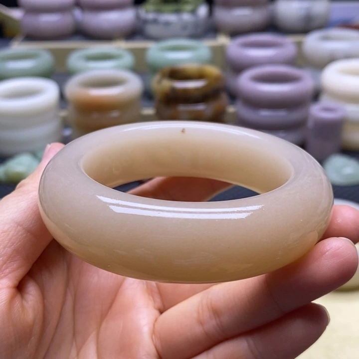 石英质玉未镶嵌手镯