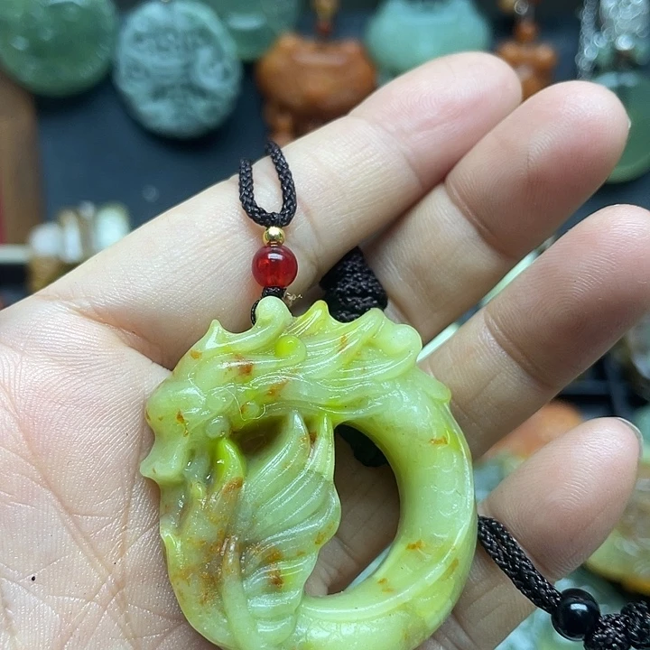 未镶嵌蛇纹石玉颈饰