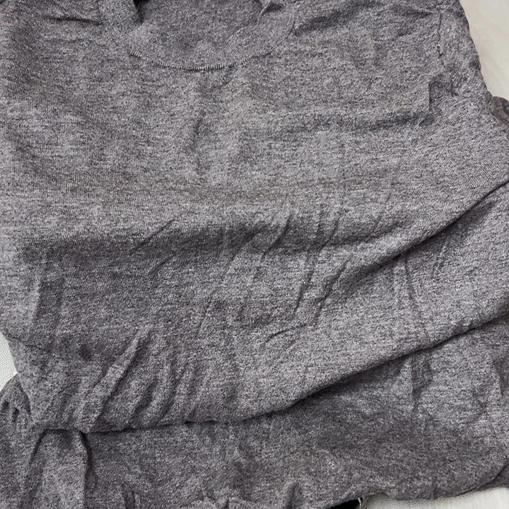 羊绒灰色羊绒衣服