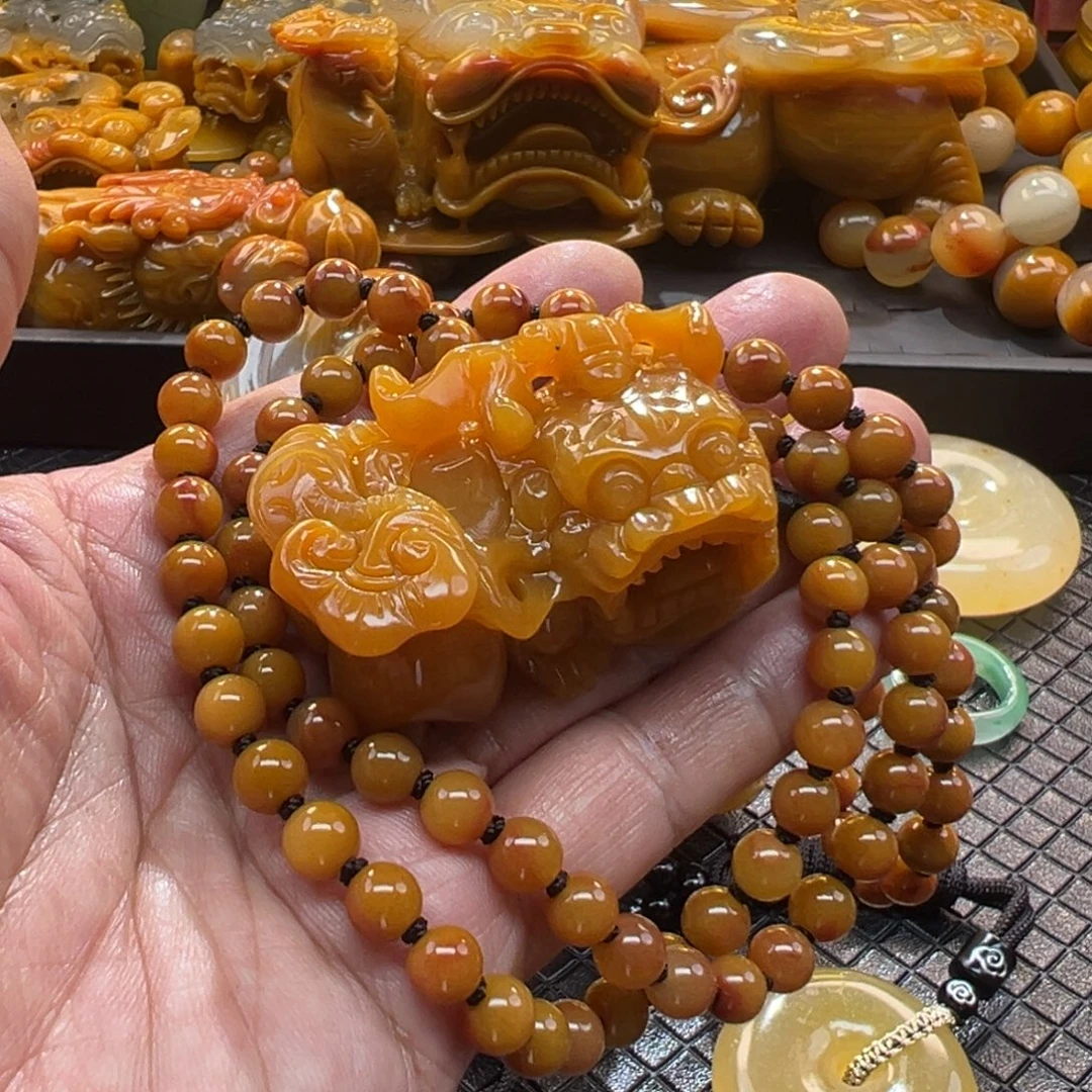 颈饰未镶嵌石英质玉