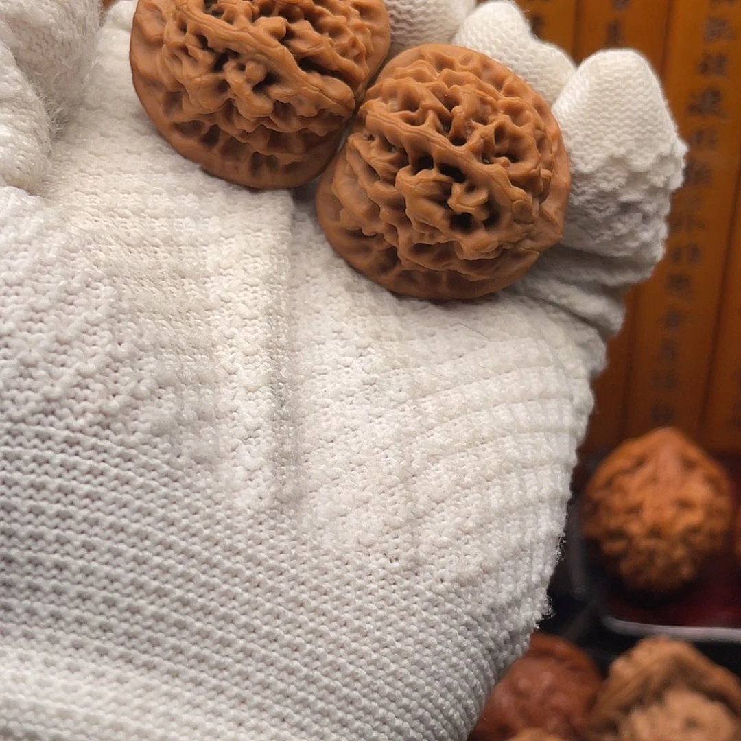 西***山吊坠桃核秦闷狮子头精品文玩