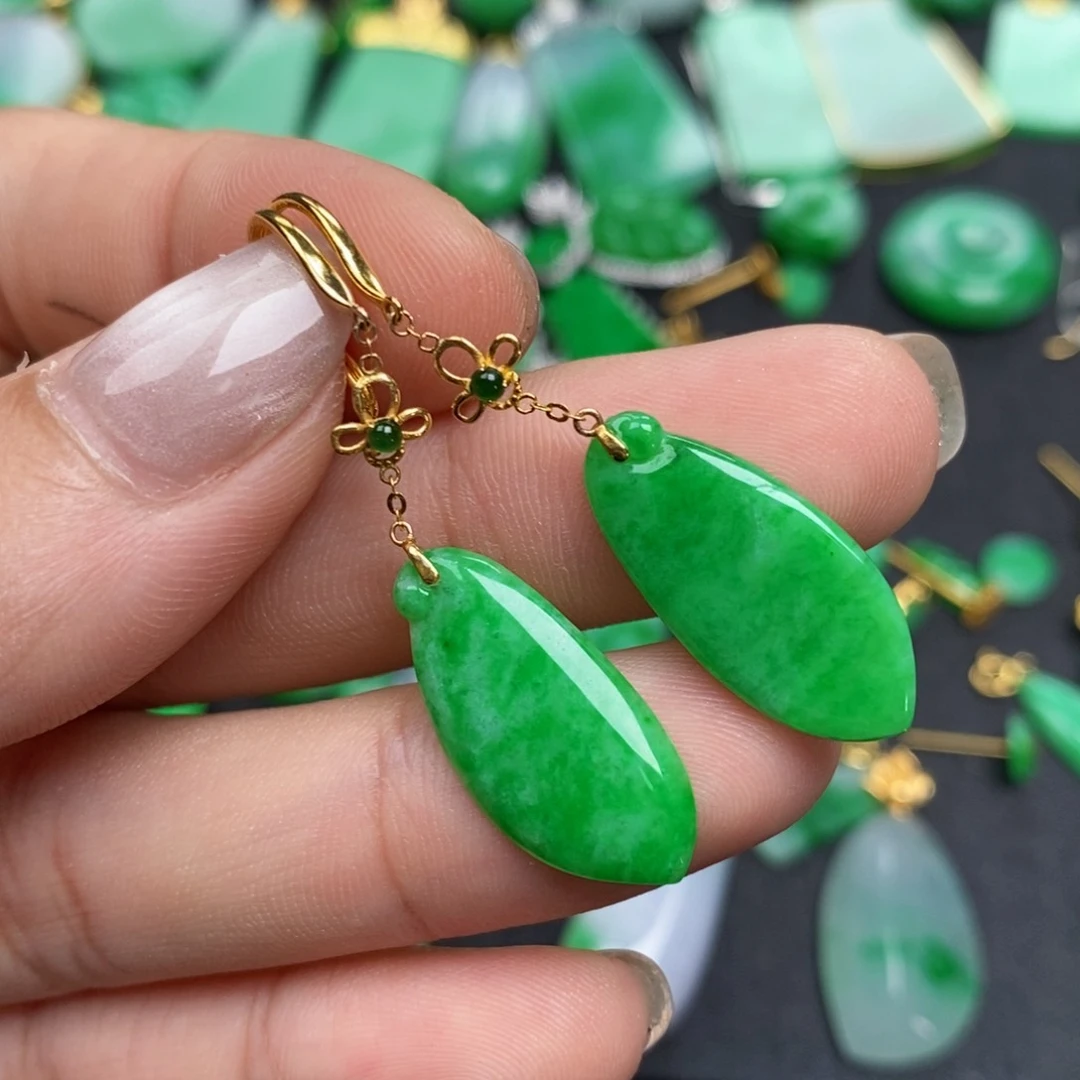 翡翠18K金镶嵌颈饰翡翠