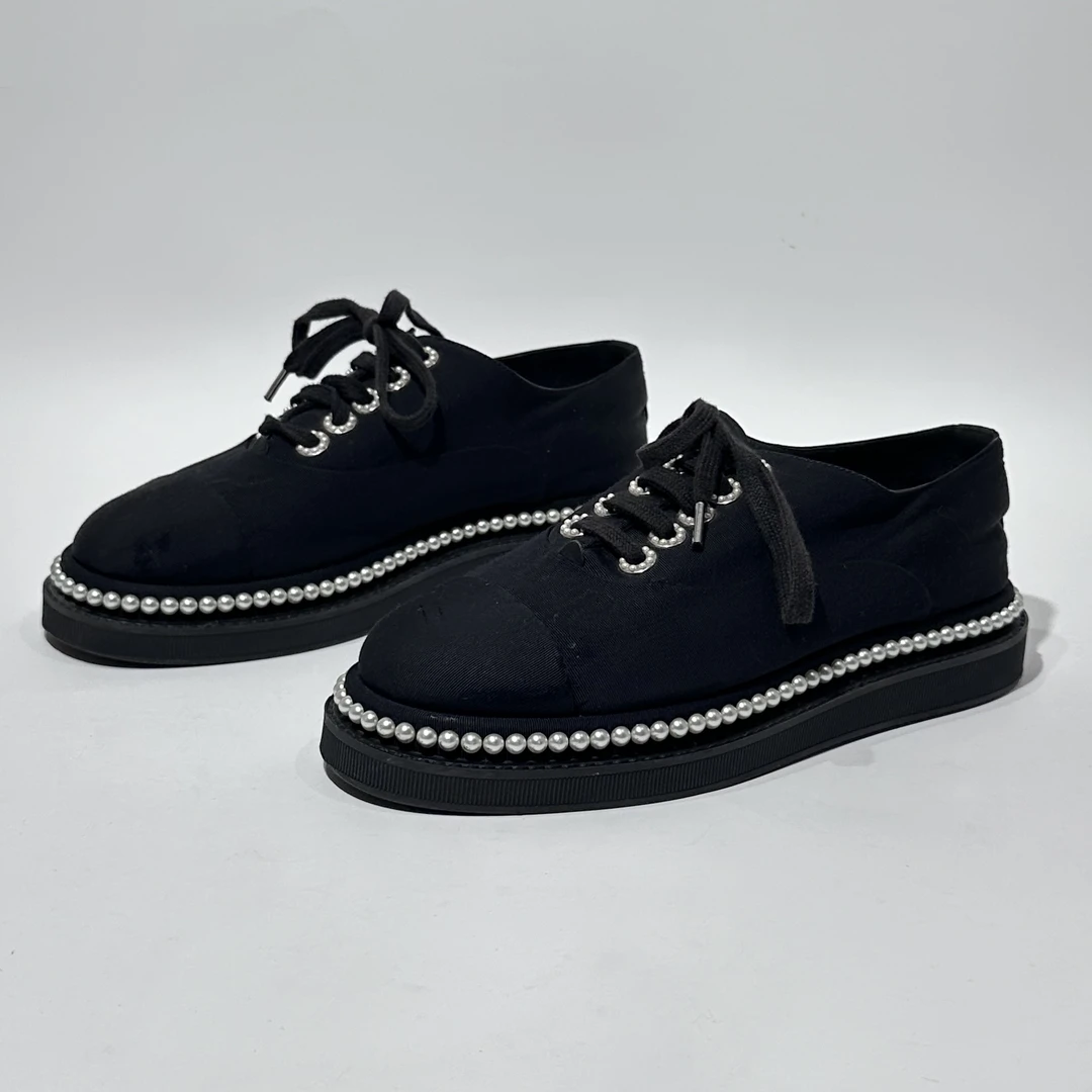 95新 Chanel/香奈儿 35.5码 黑色珍珠款时尚板鞋/MLC1783