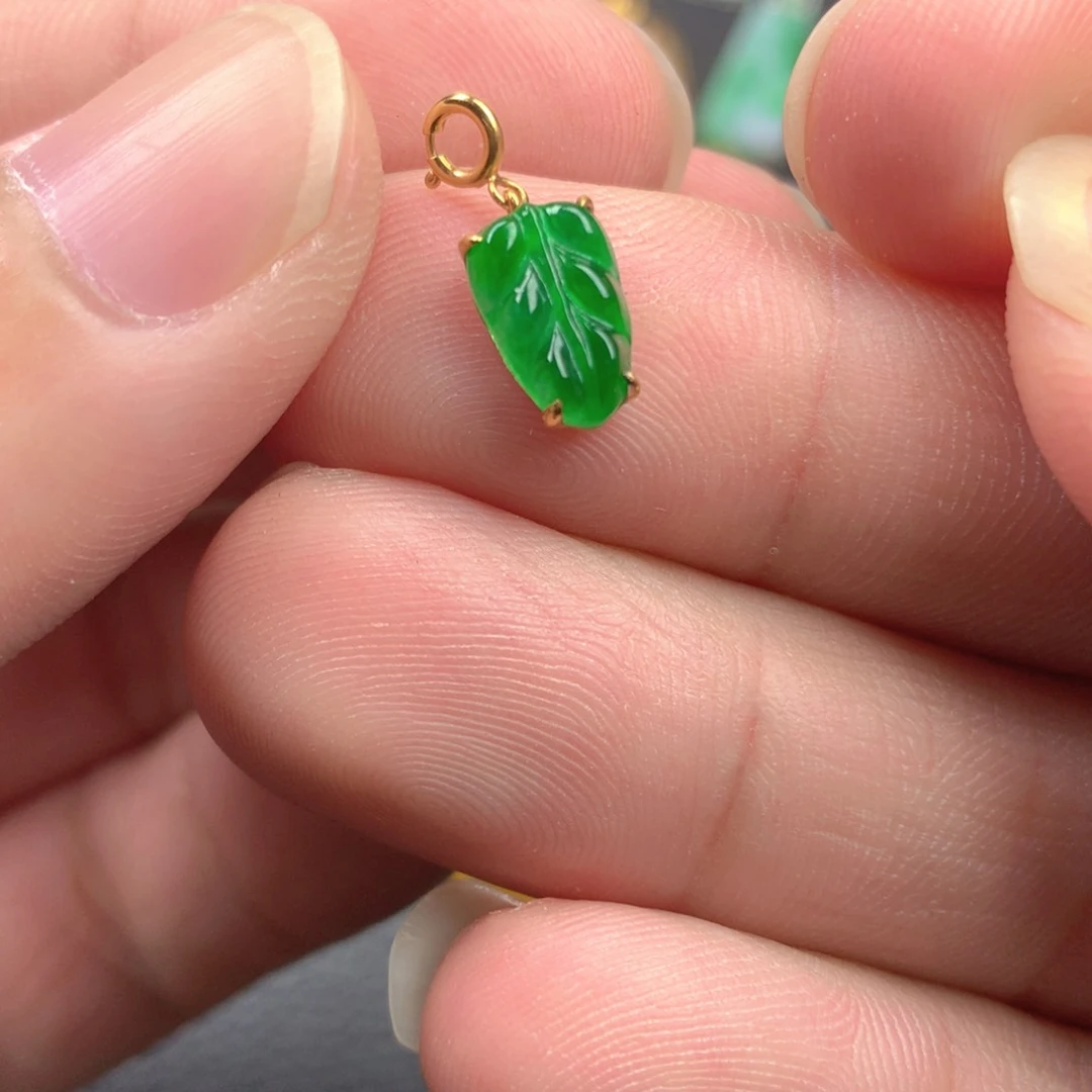【闪购商品】颈饰18K金镶嵌翡翠翡翠