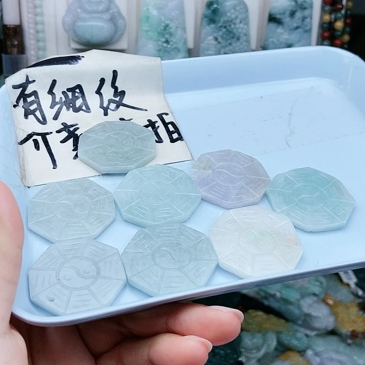 颈饰足铂镶嵌翡翠翡翠