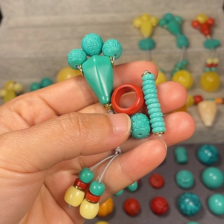 琥珀未镶嵌裸石顶12圆珠，腰10老邢，三通12，跑环13，个片6