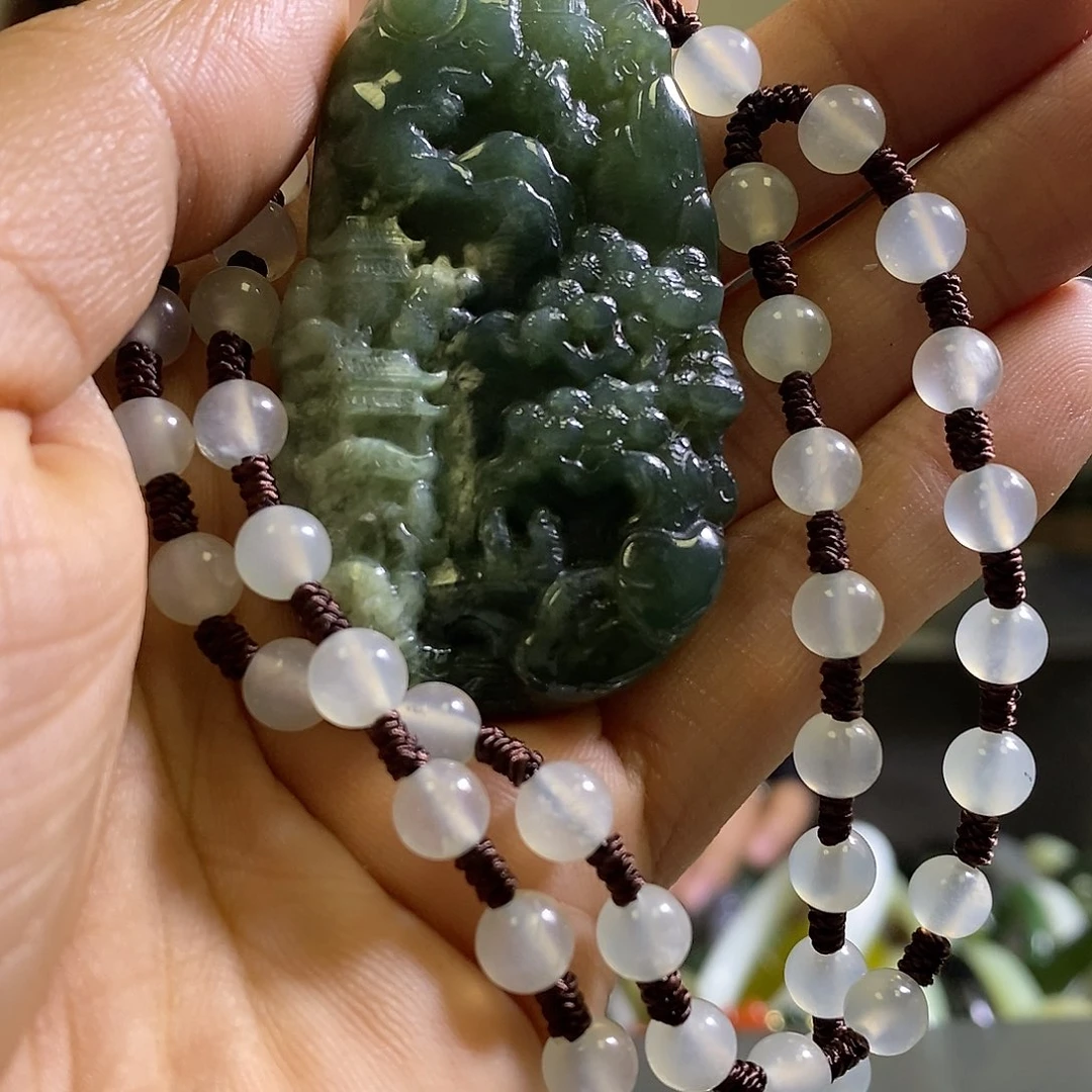 岫玉未镶嵌颈饰一个