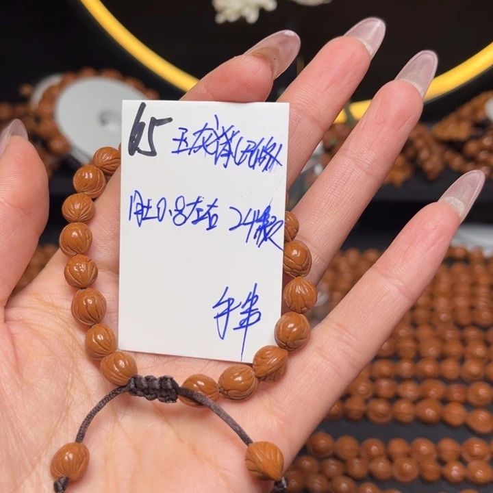 吊坠桃核玉龙脊0.8尺寸