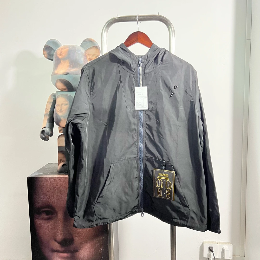 99新 LouisVuitton/路易威登 黑色别针双面冲锋衣 V2602尺码52