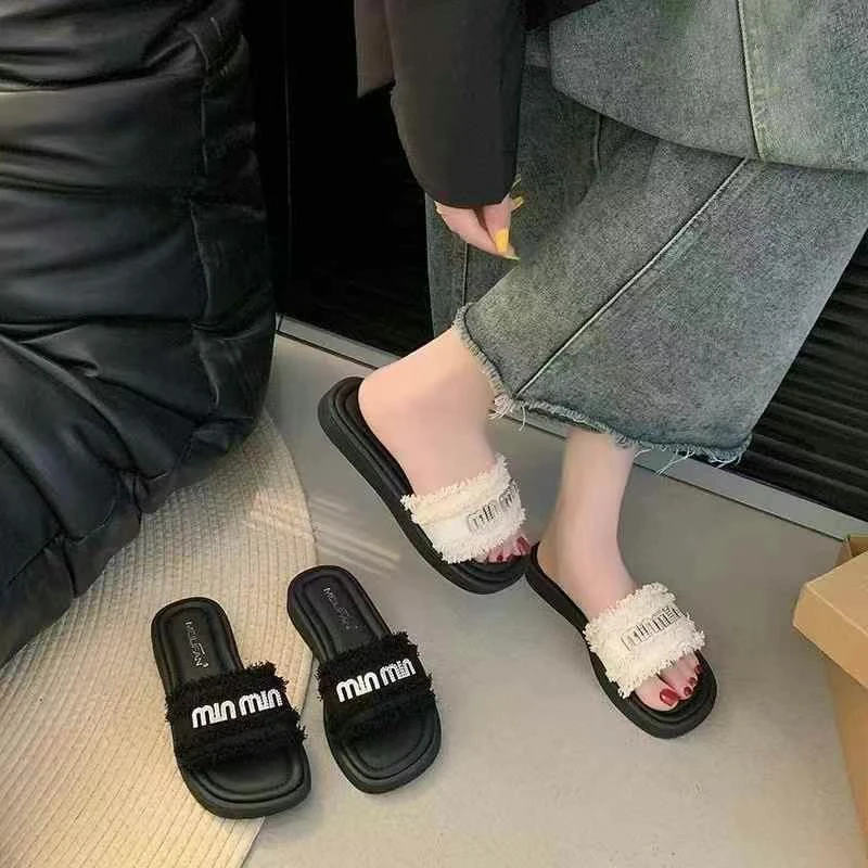 沙滩平底一字拖法式水钻厚底凉拖网红软底女鞋夏季外穿时尚